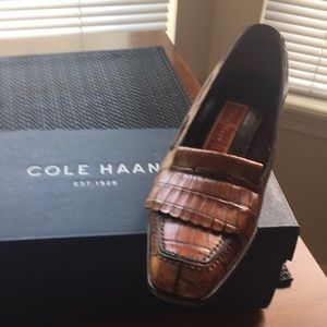 Ladies alligator shoes